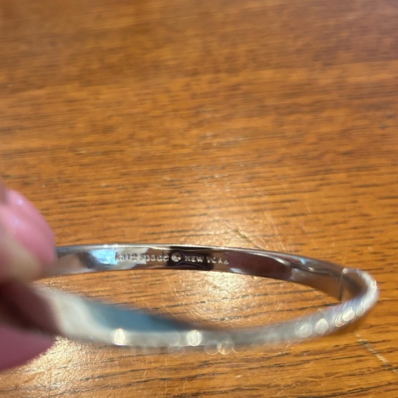 Kate Spade Do The Twist hinge bangle, good condition - Picture 4 of 4
